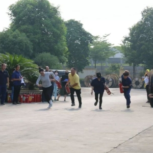 縱覽線纜集團(tuán)組織開(kāi)展2019年消防安全疏散演練暨消防技能競(jìng)賽活動(dòng) ... ... ... ... ...