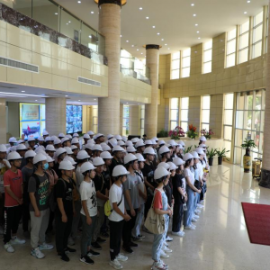 履行公益責(zé)任，推動(dòng)校企合作--廣西大學(xué)300多名師生到我司開(kāi)展研學(xué)活動(dòng) .. ...